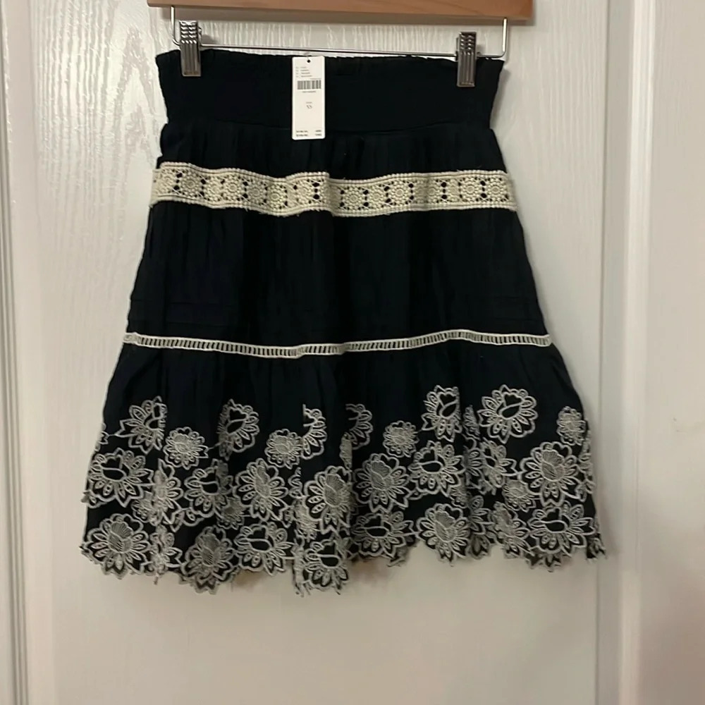 NWT Anthropologie Boho Embroidered Lace Mini Skirt in Black/Noir Size XS - Picture 1 of 8